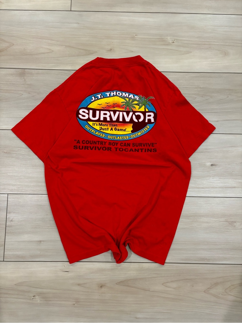 2000s Vintage Survivor Tocantins Game show men’s Graphic Tee - Hawaiian Red
